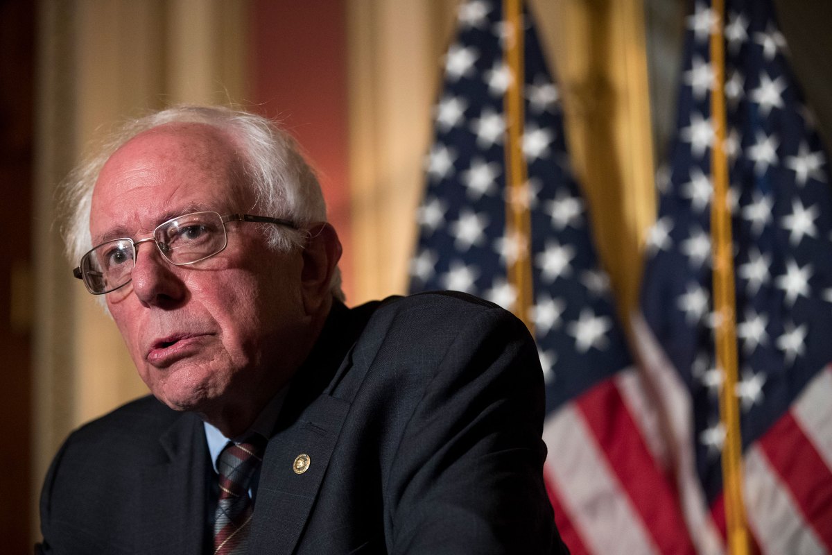 Sanders và AOC đề xuất cấm xây dựng trung tâm dữ liệu mới chờ luật AI